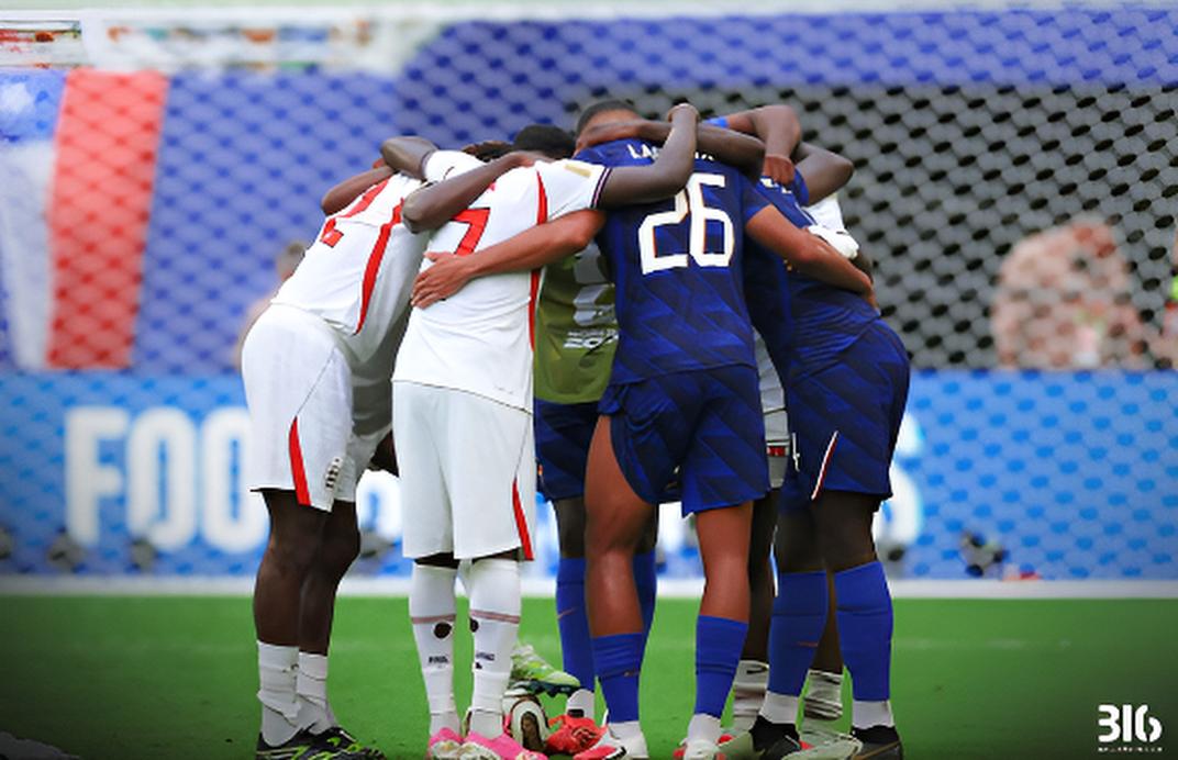 Petite finale France-Angleterre: une prière commune au coup de sifflet final