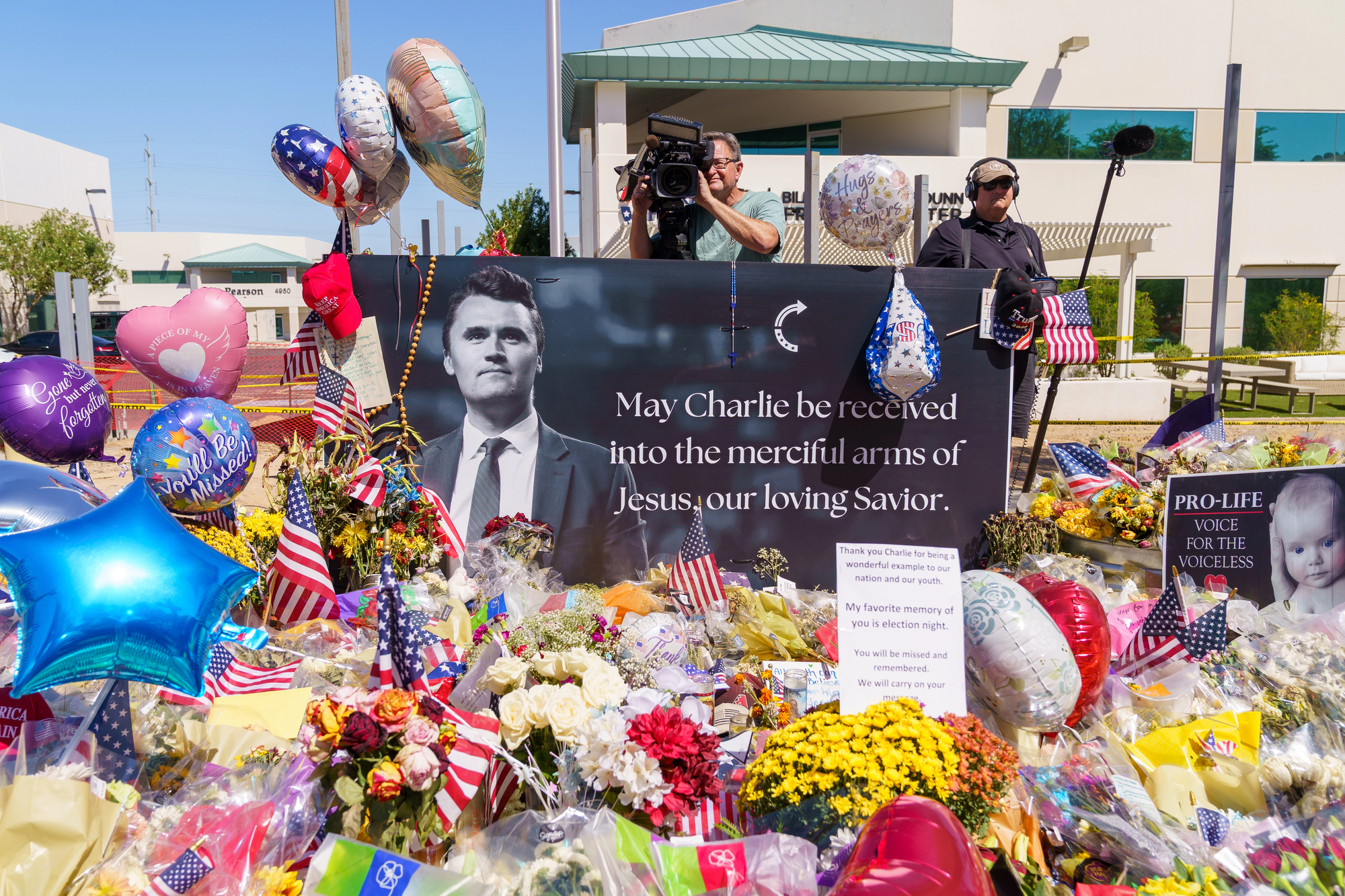 Aux États-Unis, la statue de Charlie Kirk a été vandalisée trois jours après son inauguration