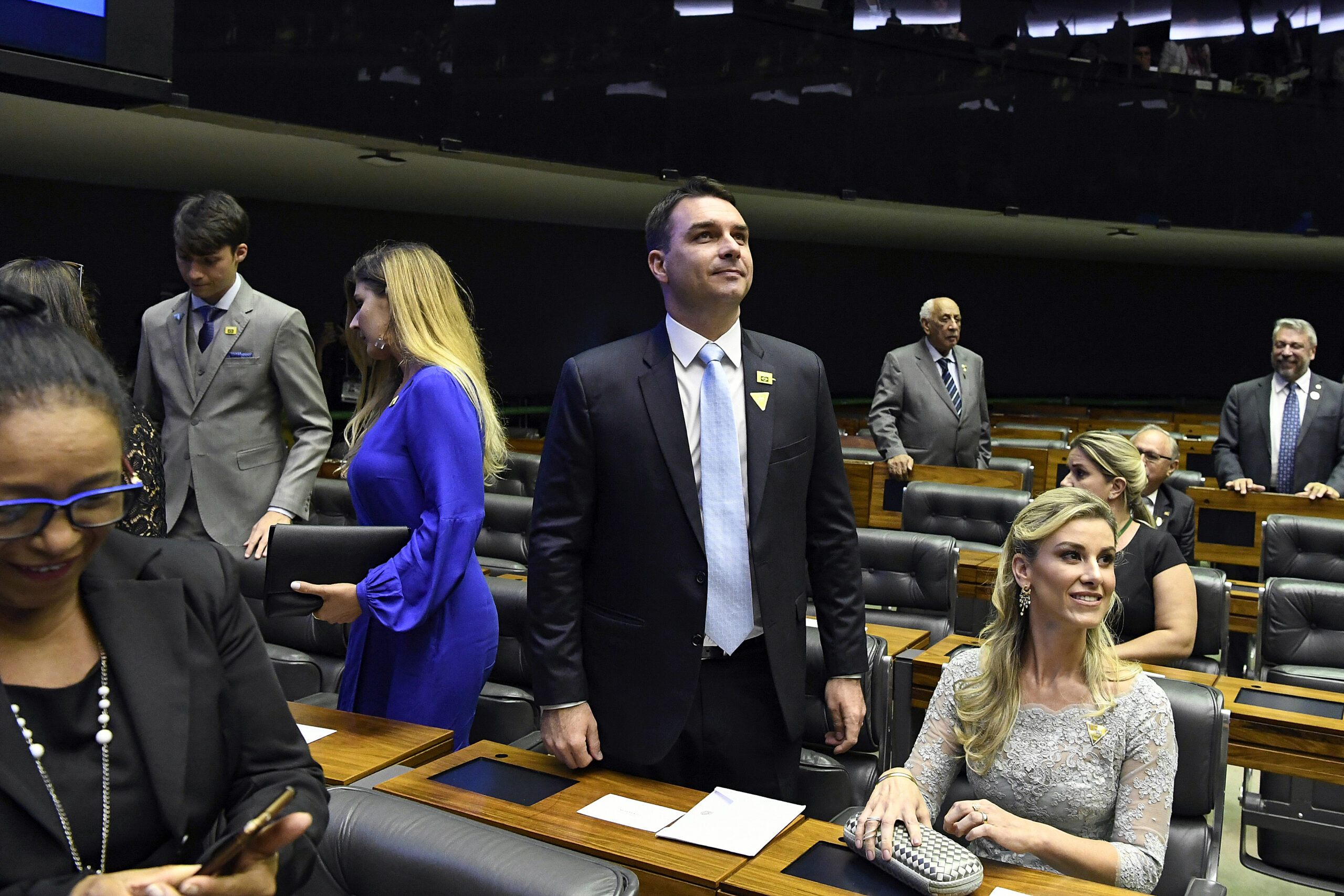 Brésil: à l’approche du second tour, les évangéliques préfèrent Flávio Bolsonaro