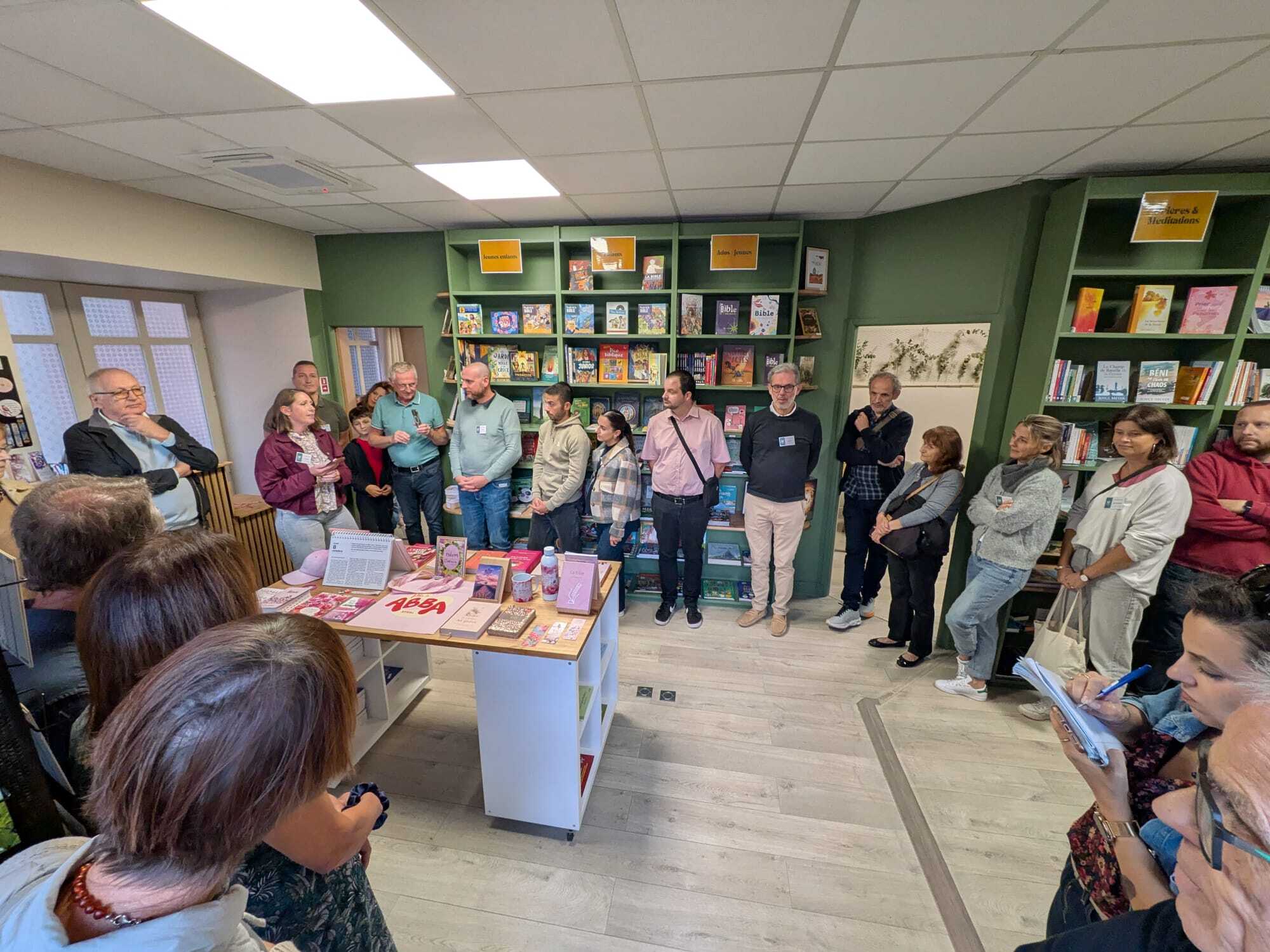 Orange: une librairie évangélique ouvre malgré le recul des ventes de livres