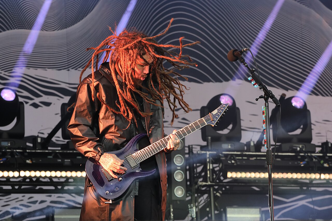 Au lendemain du concert de Korn, Brian Welch en dédicace à Paris