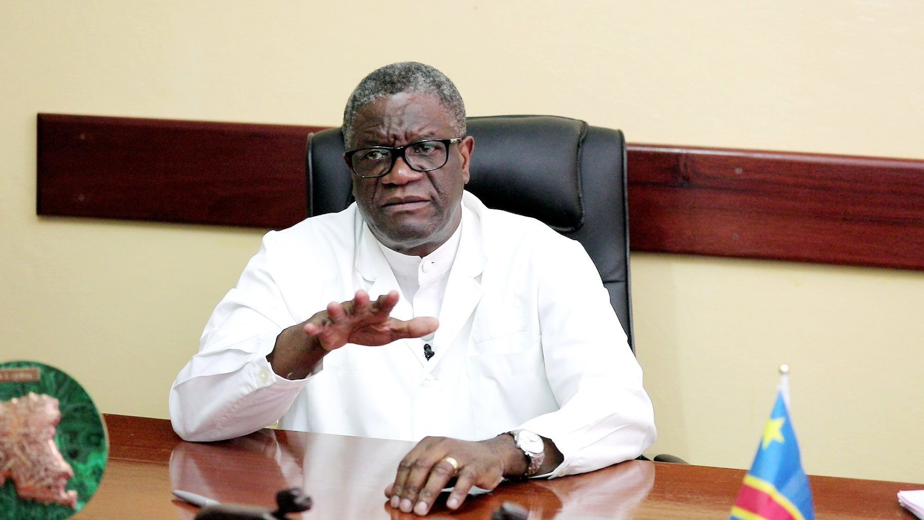 Denis Mukwege dans son bureau