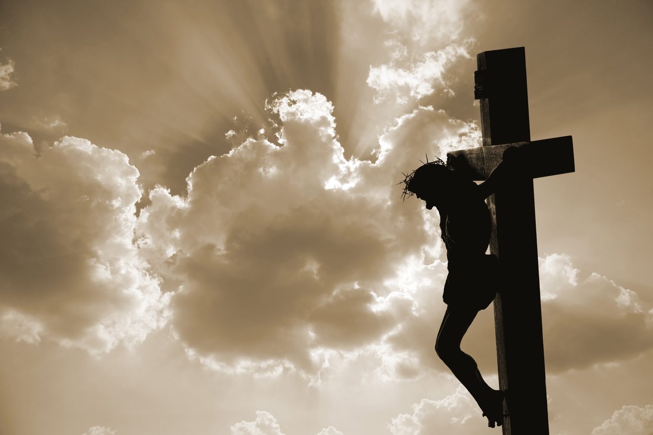 Jésus cloué sur la croix.