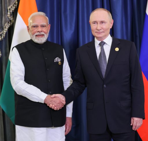 Le Premier ministre indien, Narendra Modi, et le président russe, Vladimir Poutine, lors du sommet de l’Organisation de coopération de Shanghai.