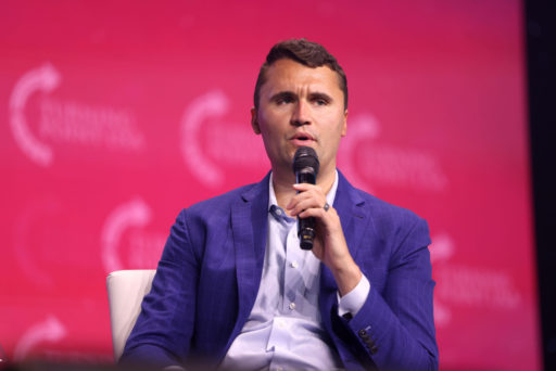 L’activiste politique conservateur Charlie Kirk, abattu d’une balle dans le cou lors d’un débat sur un campus américain.