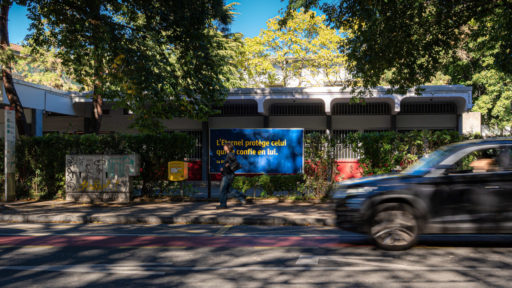 Un panneau publicitaire de l’Agence C au carrefour du Bouchet, à Genève.