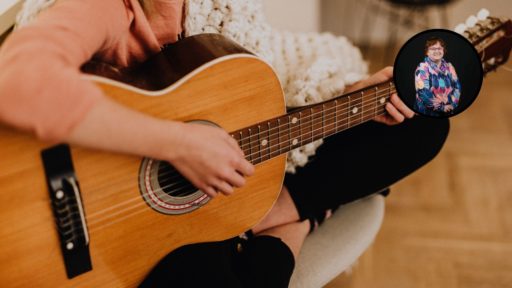 Pour Claire Gouast, la musique est devenue le langage par lequel elle exprime son amour pour Dieu.