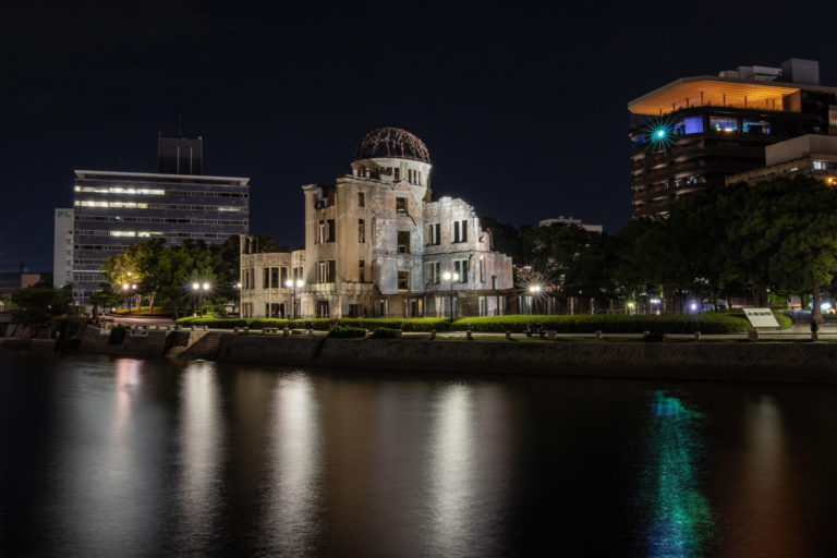 Le dôme de Genbaku, au milieu de la ville reconstruite d’Hiroshima, est la triste cicatrice de la «paix» humaine.