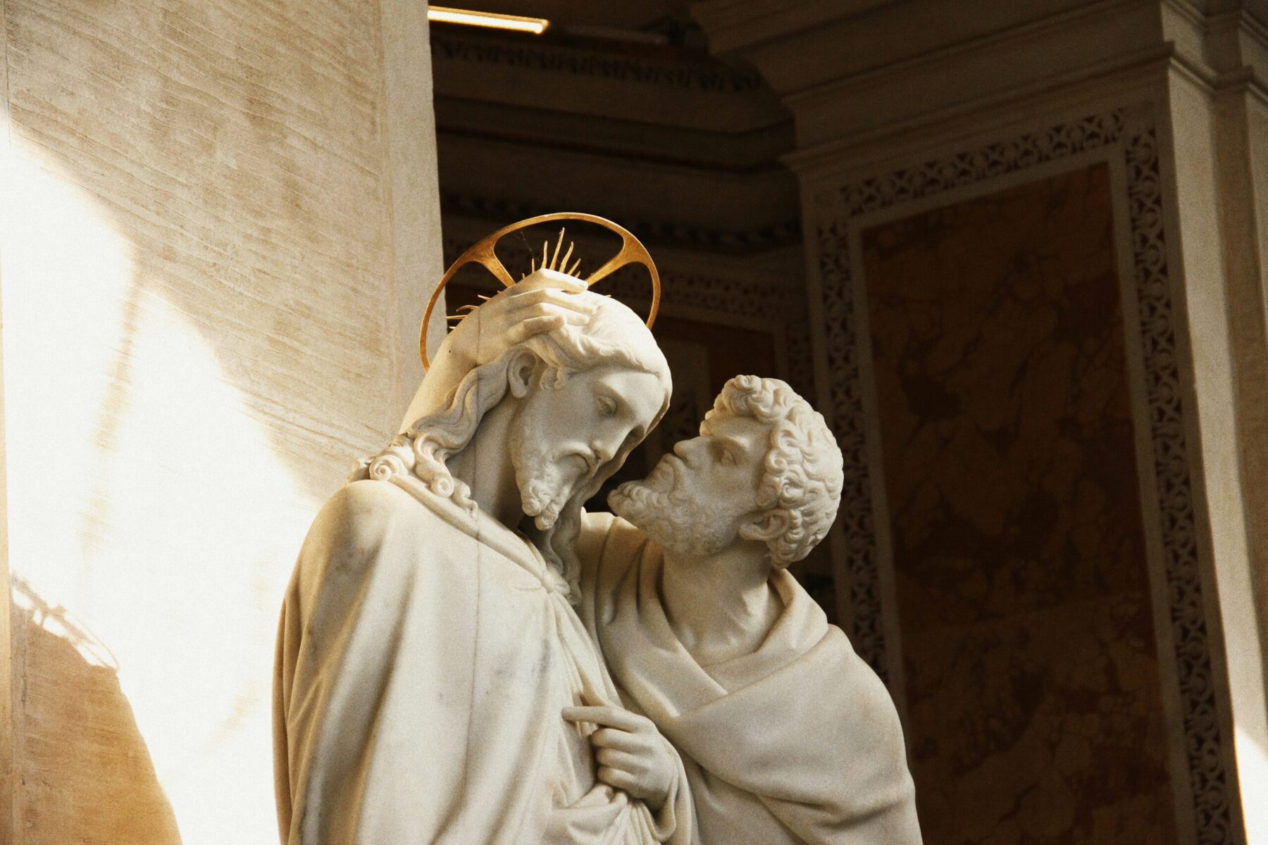 Sculpture du Baiser de Judas à la Scala Sancta