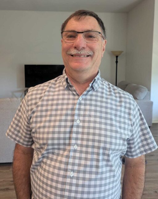 Tony raconte sa conversion: adolescent en détresse, il découvre la foi, abandonne la drogue et trouve un nouveau sens à sa vie.