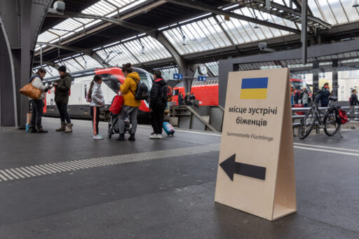 Gare centrale de Zurich : indications pour se rendre au centre d'accueil des réfugiés de guerre ukrainiens.
