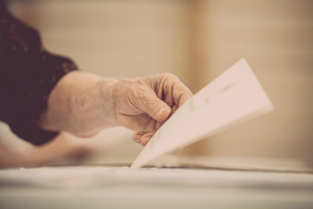 Bulletin de vote, métaphore de la démocratie