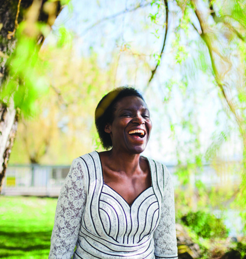 Apolline Dukuzemariya, rescapée du génocide rwandais, souriante
