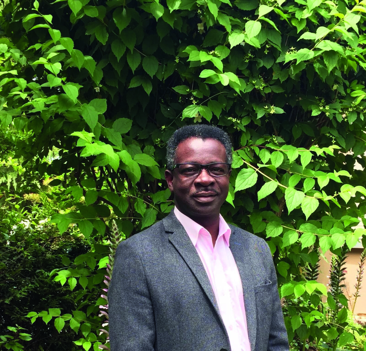 Felly Yoka, pasteur et auteur