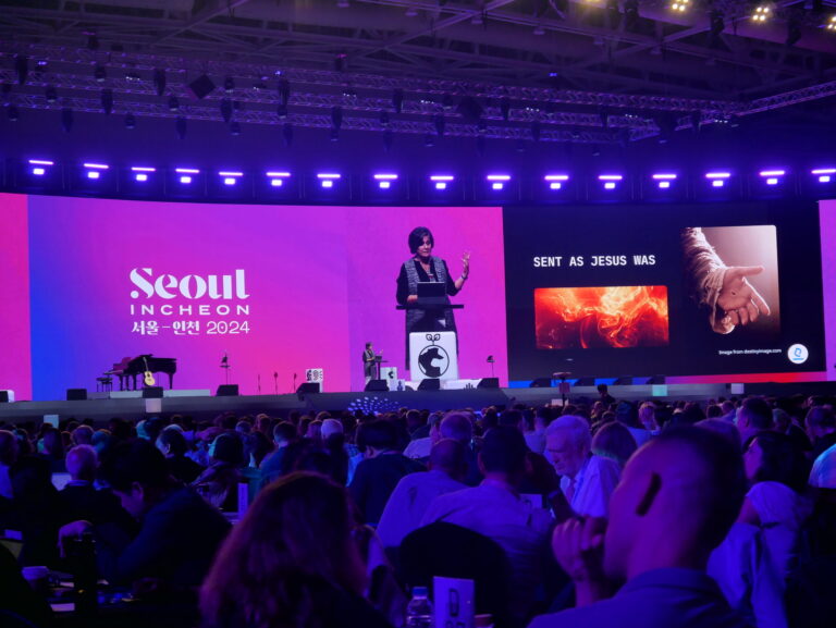 Une oratrice s'exprime lors du Congrès de Lausanne, à Séoul-Incheon, en 2024