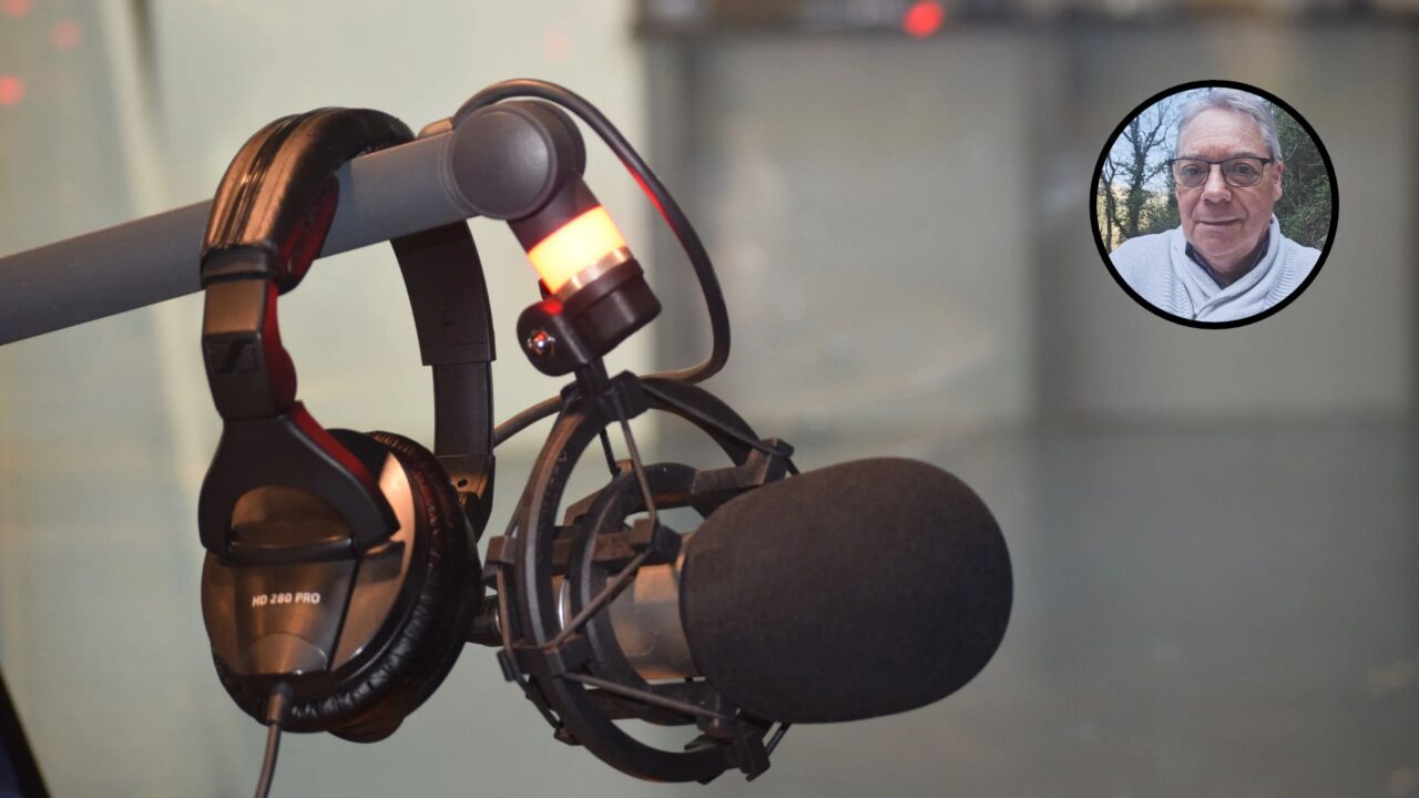 Micro et casque de studio radio.