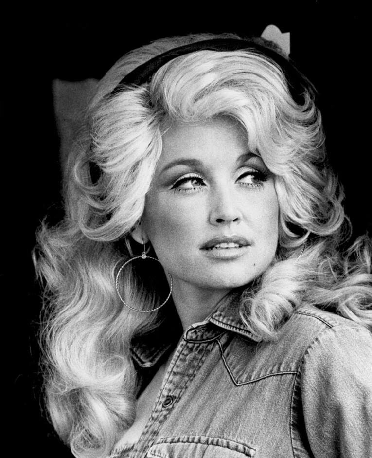 Portrait de Dolly Parton de 1977