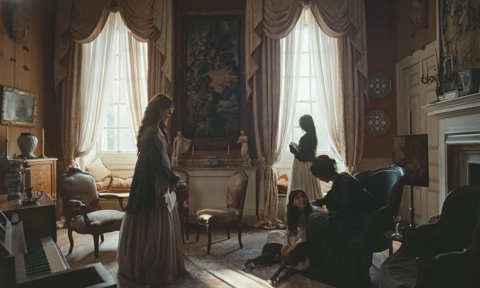 Les sœurs Dashwood dans un intérieur du film «Raison et sentiments» de Georgia Oakley