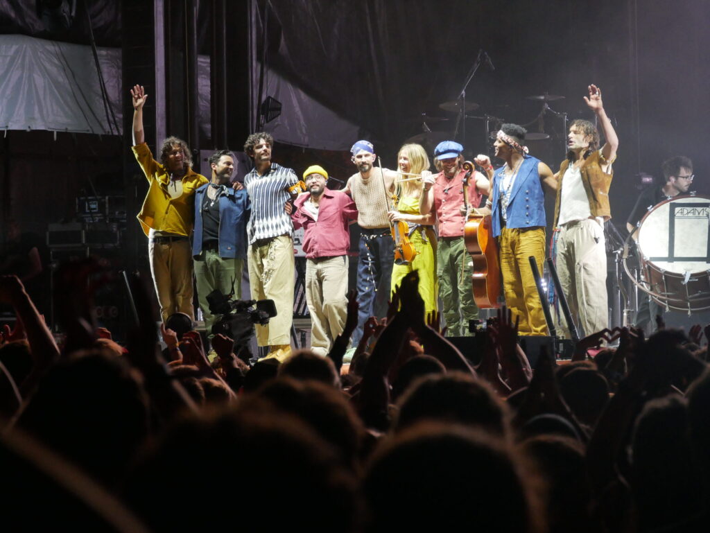 Le groupe For King & Country sur la scène principale du Jesus Festival, à Paray-le-Monial